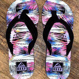 New! REEF Ahi FLIP FLOPS Size 2 Black, Pink & Purple PALM TREE Slippahs Sandals